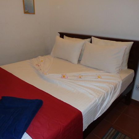 Explore Hostels Negombo Kochchikade Buitenkant foto