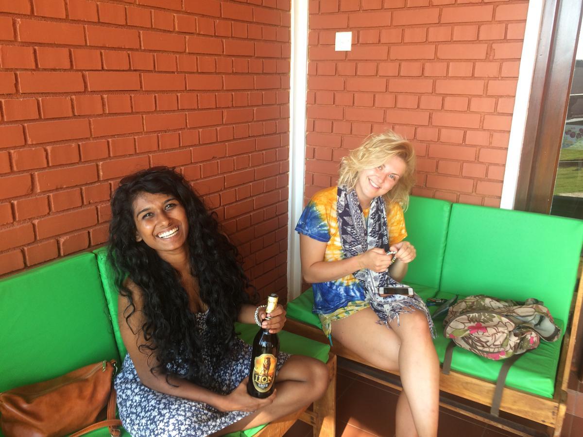 Explore Hostels Negombo Kochchikade Buitenkant foto