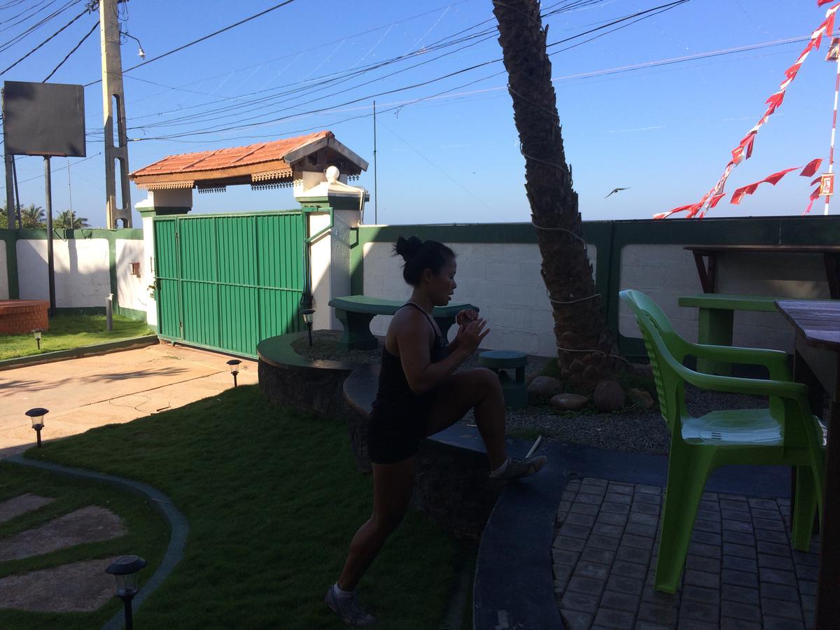 Explore Hostels Negombo Kochchikade Buitenkant foto