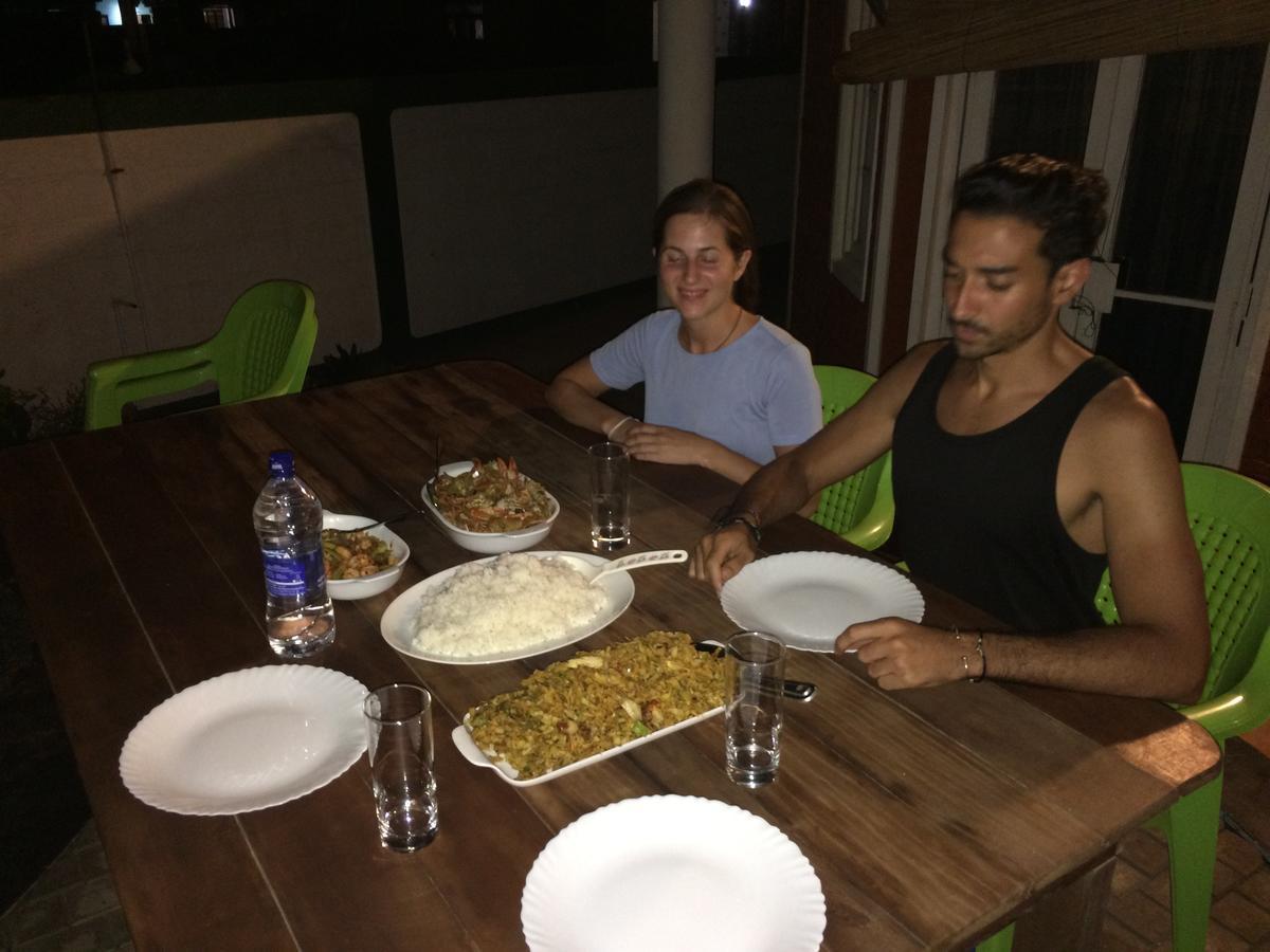 Explore Hostels Negombo Kochchikade Buitenkant foto