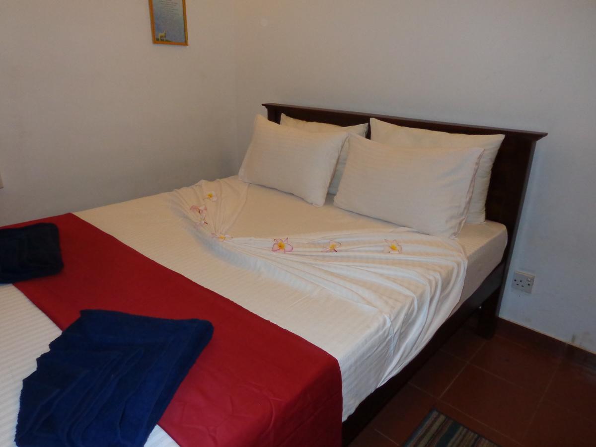 Explore Hostels Negombo Kochchikade Buitenkant foto