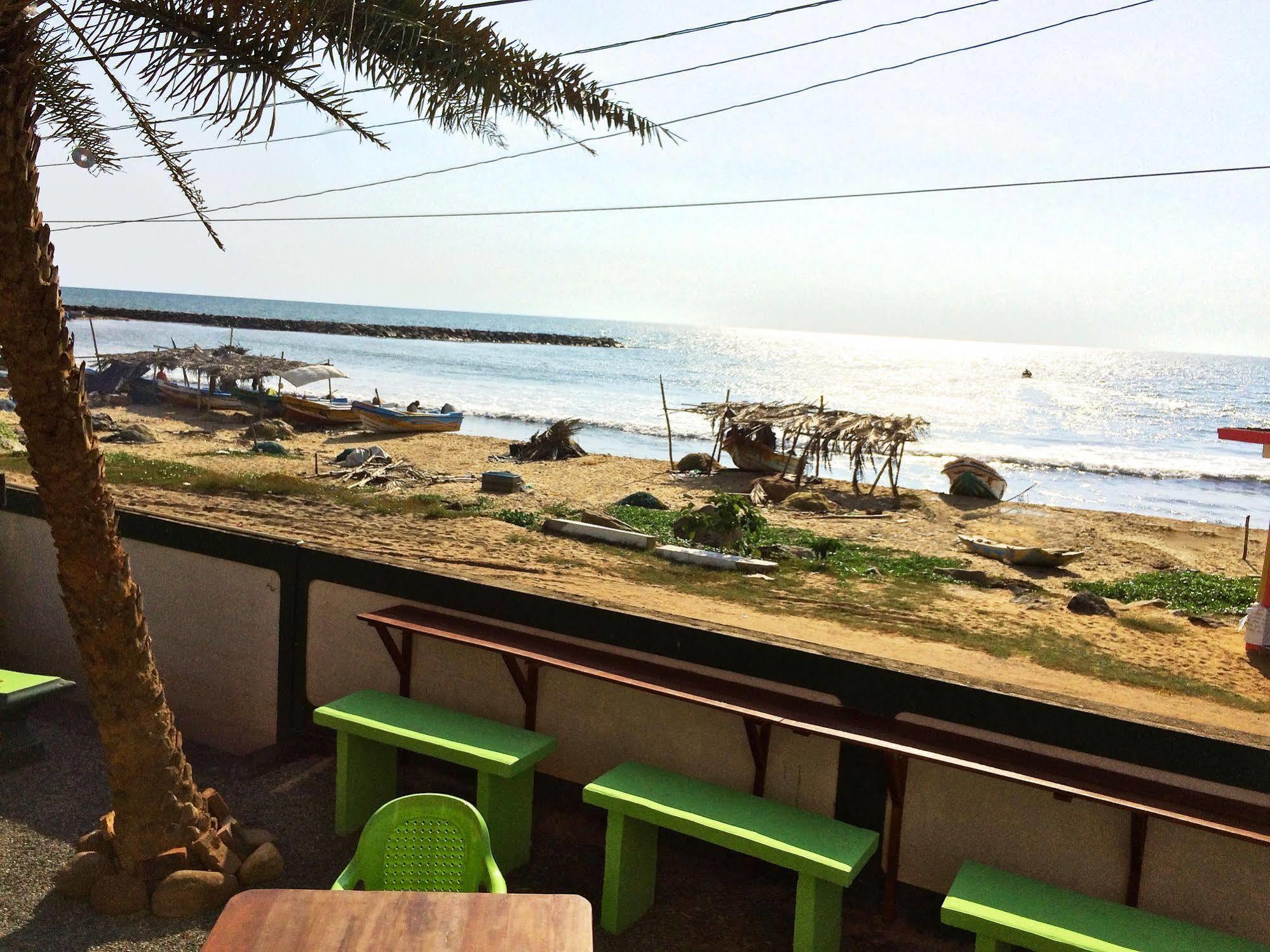 Explore Hostels Negombo Kochchikade Buitenkant foto