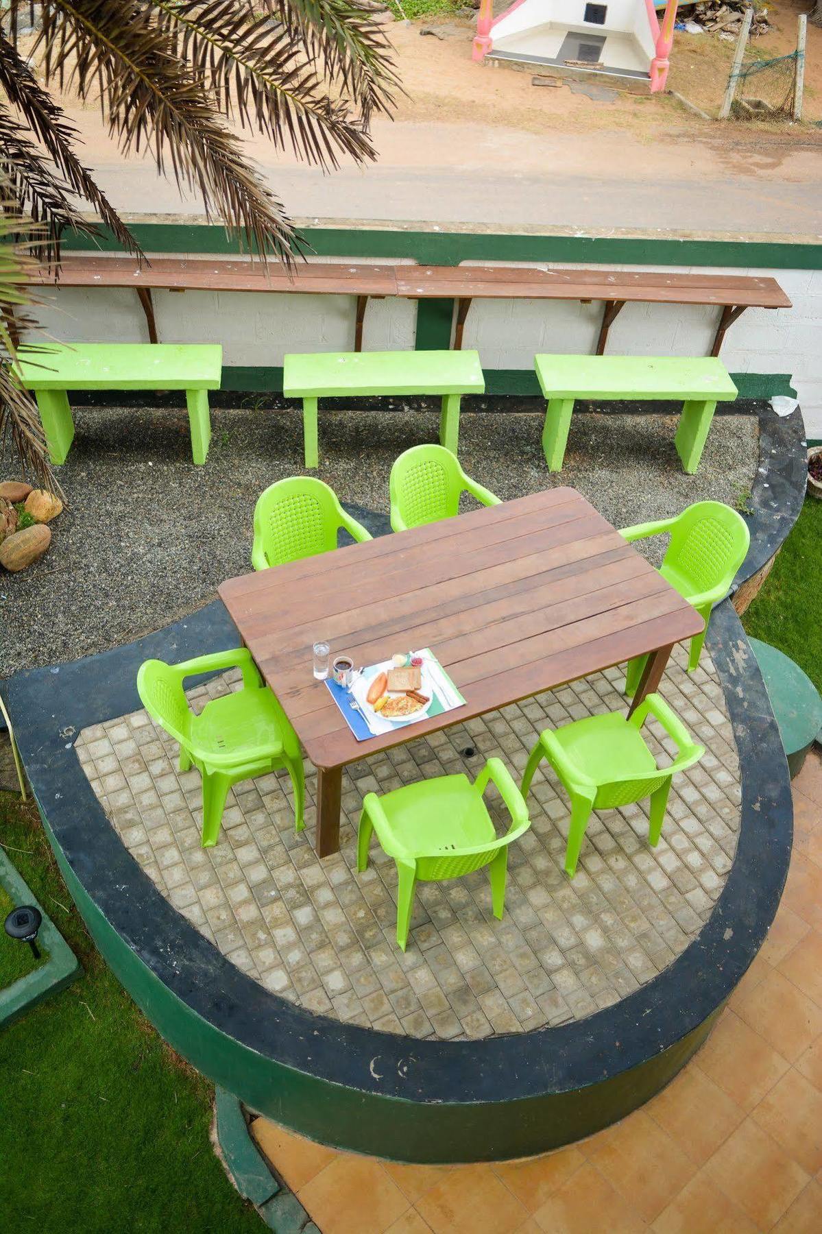 Explore Hostels Negombo Kochchikade Buitenkant foto