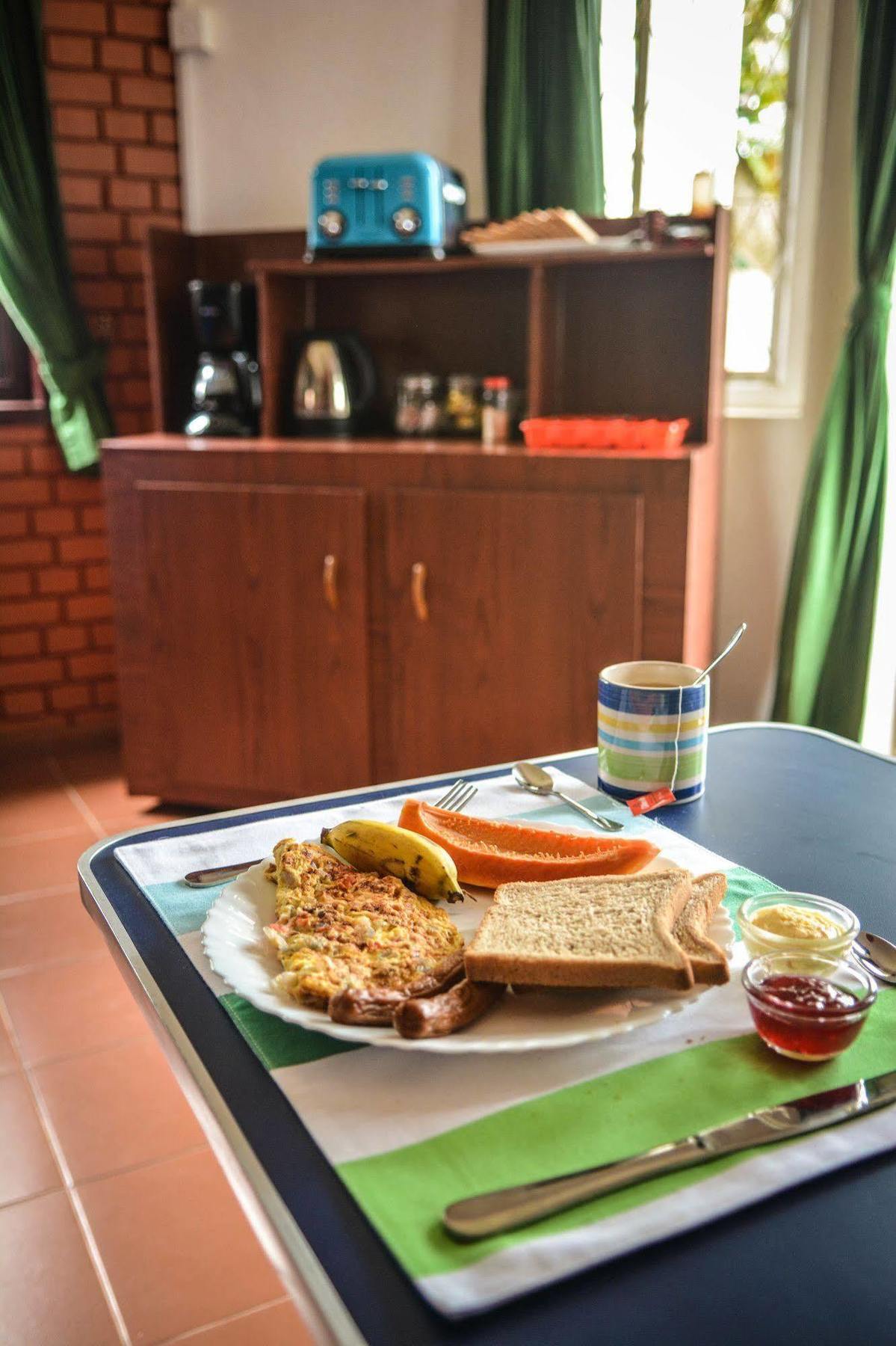 Explore Hostels Negombo Kochchikade Buitenkant foto