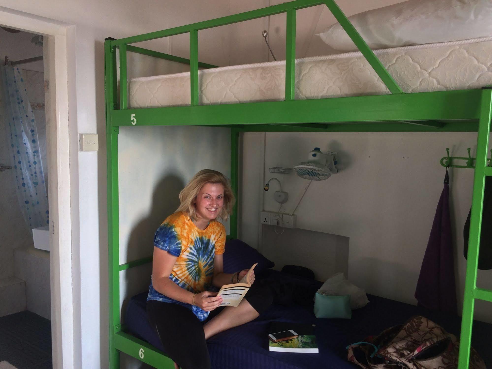 Explore Hostels Negombo Kochchikade Buitenkant foto
