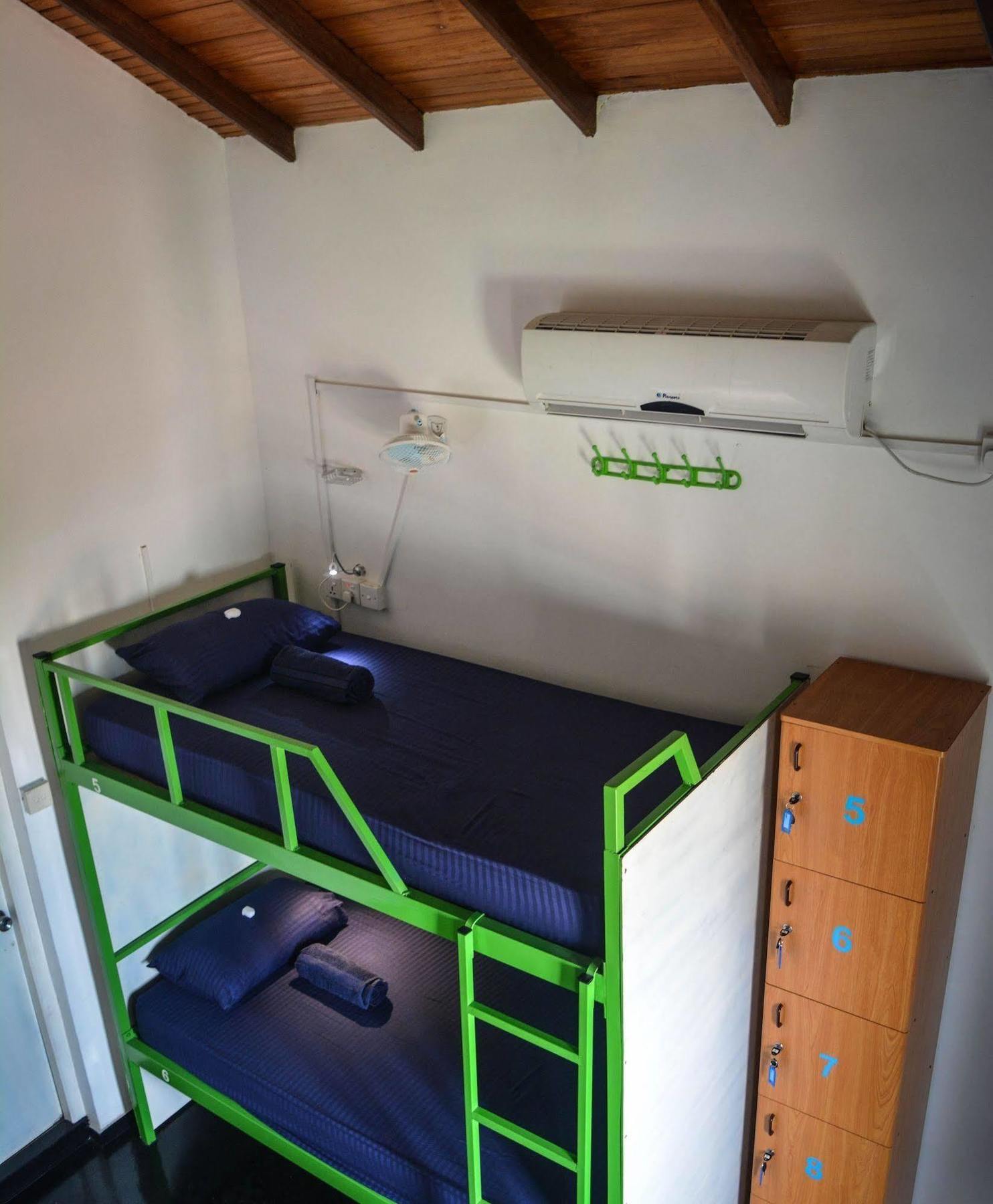Explore Hostels Negombo Kochchikade Buitenkant foto