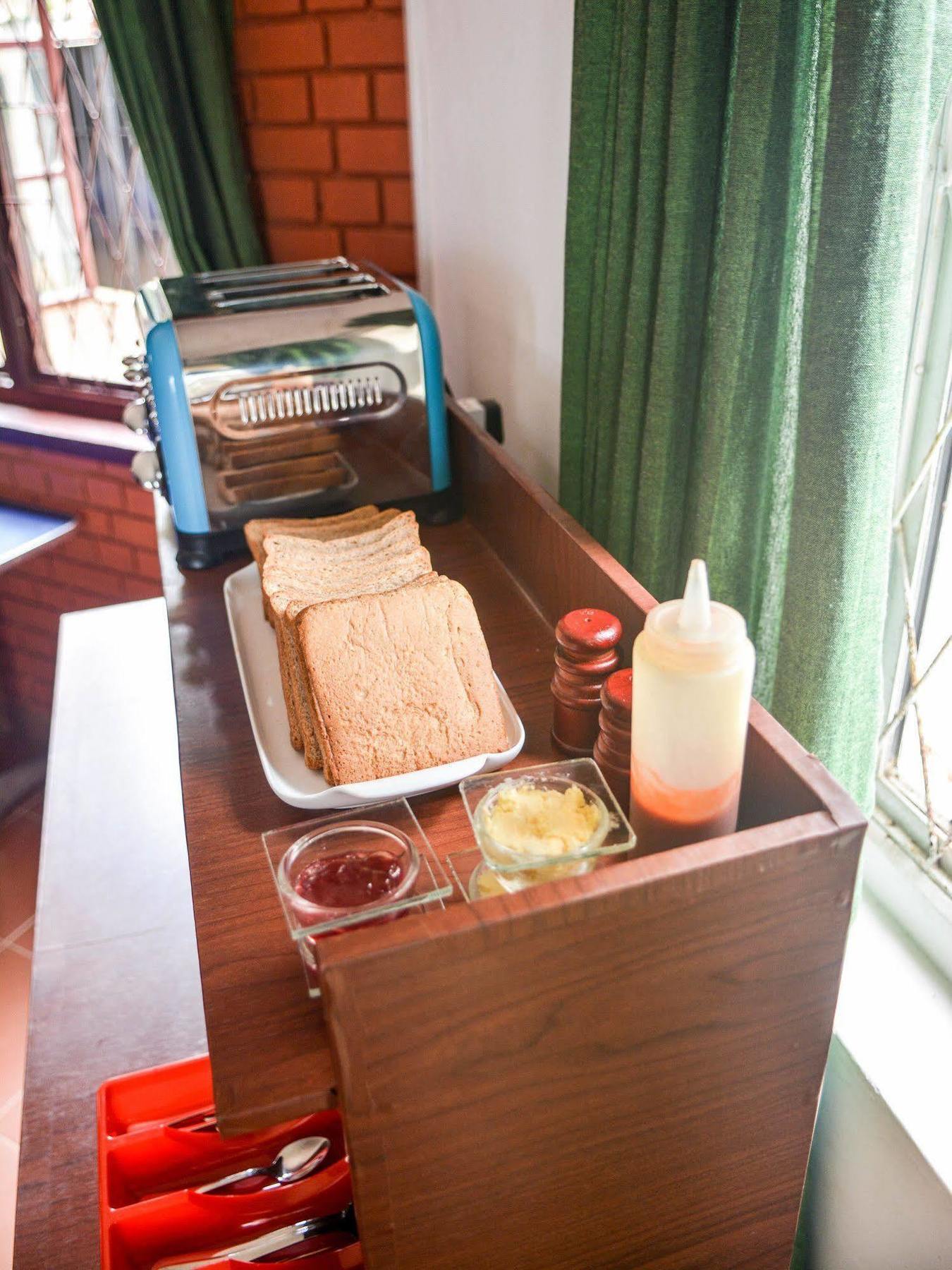 Explore Hostels Negombo Kochchikade Buitenkant foto