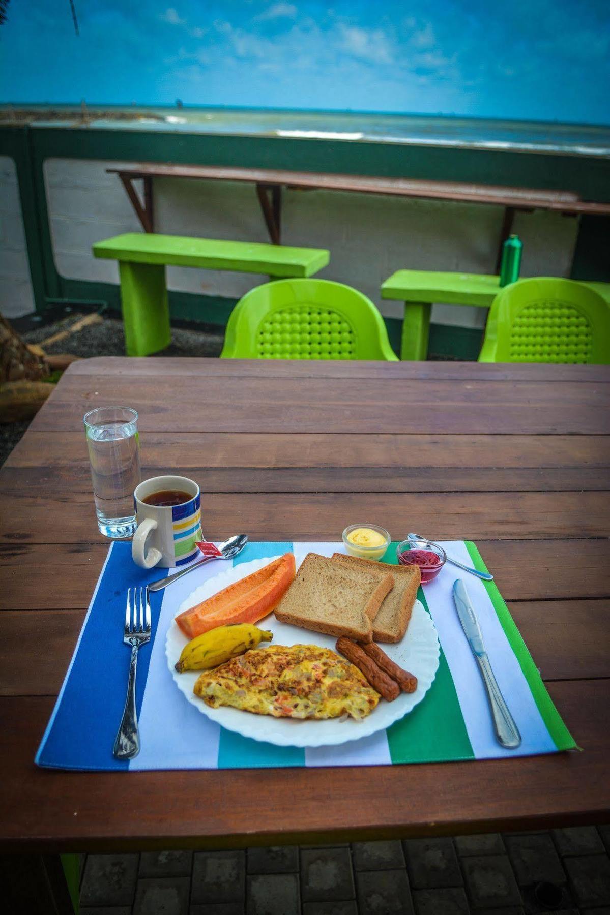 Explore Hostels Negombo Kochchikade Buitenkant foto