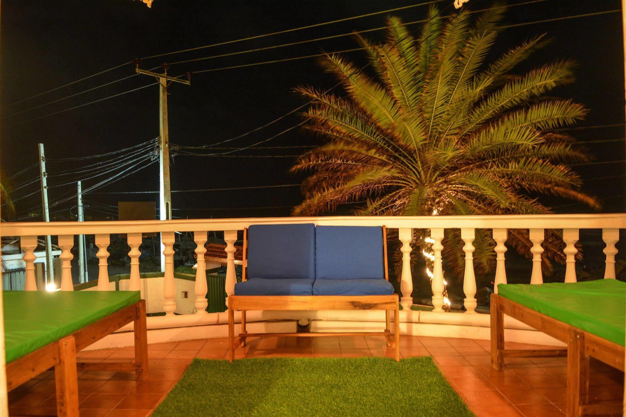 Explore Hostels Negombo Kochchikade Buitenkant foto