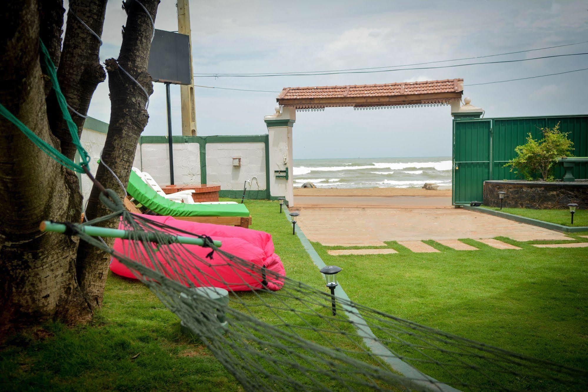 Explore Hostels Negombo Kochchikade Buitenkant foto
